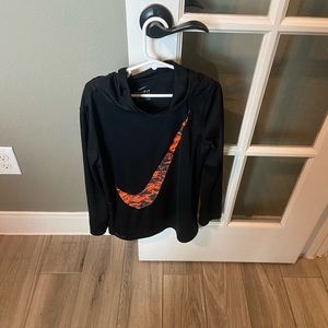 Nike youth medium long sleeve hoodie shirt